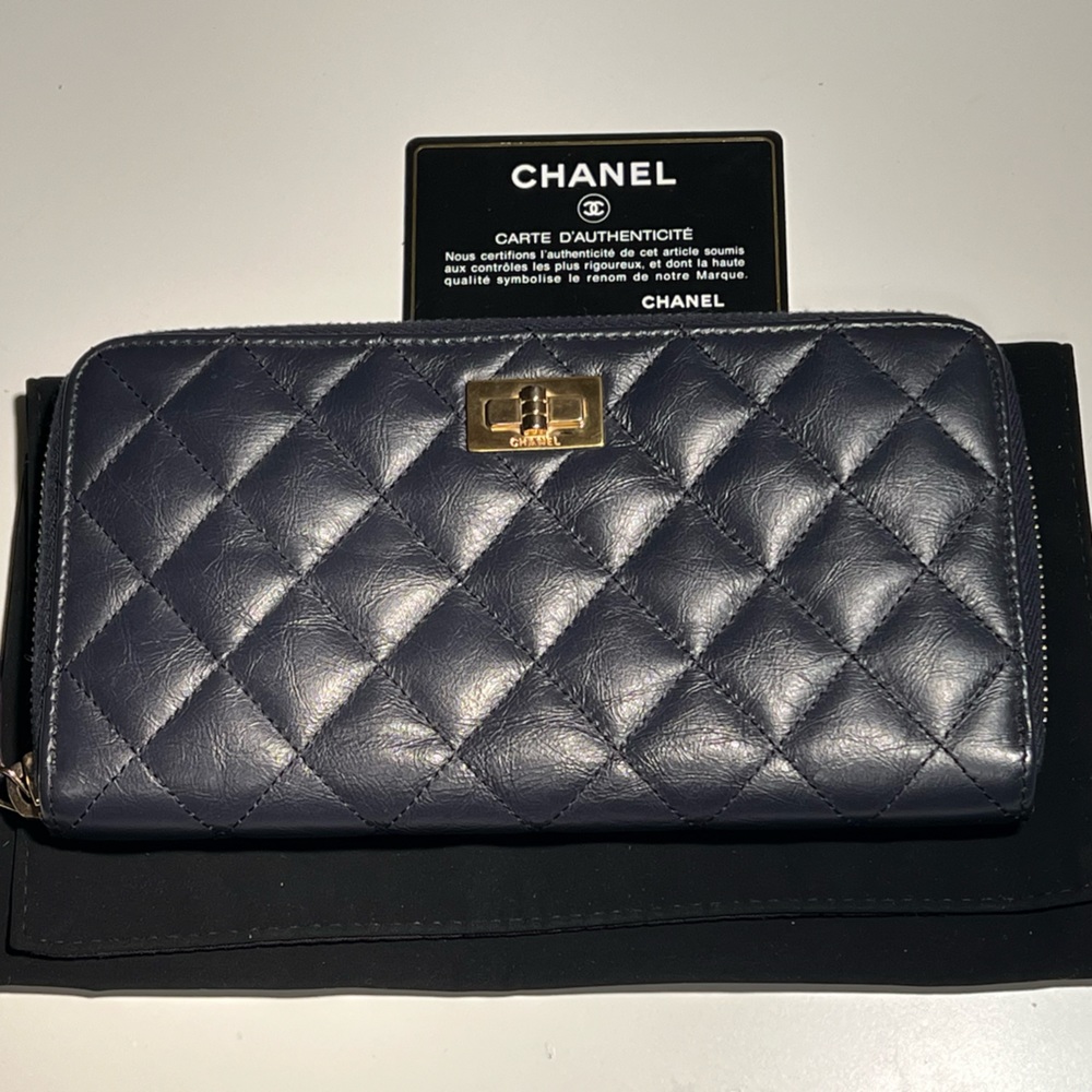 Chanel Reissue long zipper wallet second hand